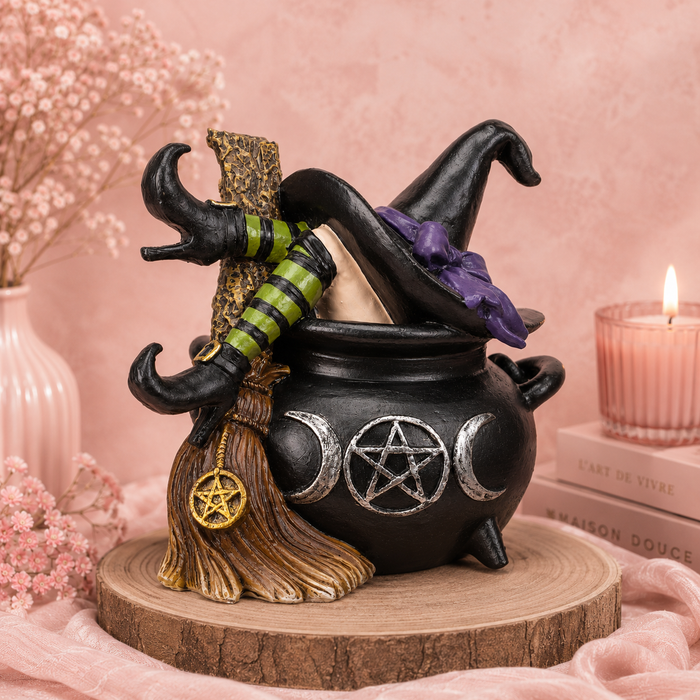 Sorcière du Chaudron hanté (10,5x7,5x9 cm)