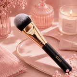 Pinceau à maquillage avec virole couleur cuivre