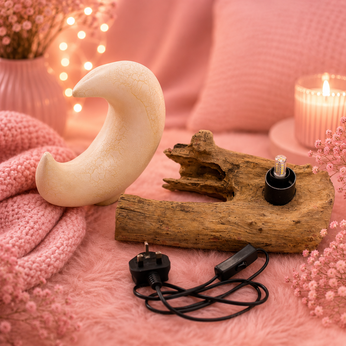 Lampe artisanale d'Indonésie lueur flottante, base en bois - Abat-jour Demi-lune craquelée – Gris