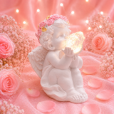 Ange lumineux à la couronne de rose