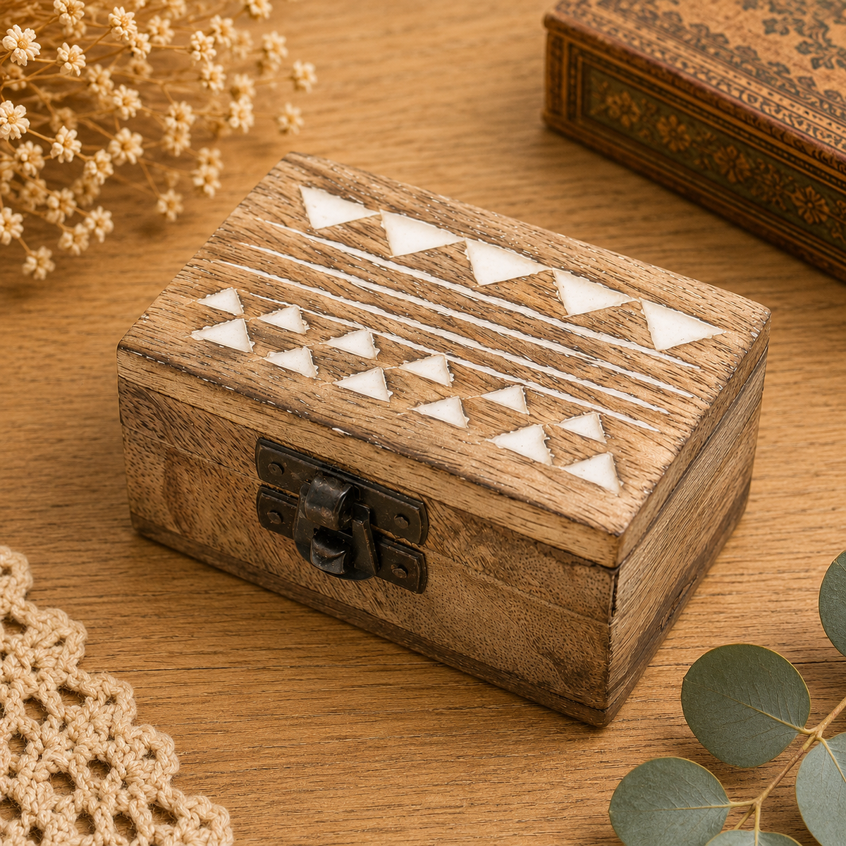 Mini coffret rituel en bois de manguier - Motifs aztèques blanc patiné