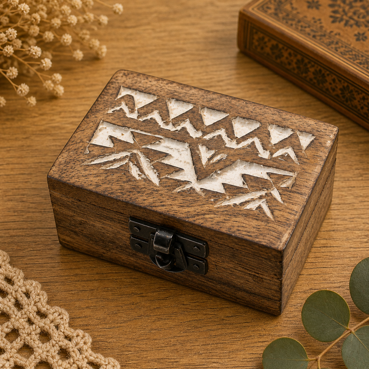 Mini coffret rituel en bois de manguier - Motifs slaves blanc délavé
