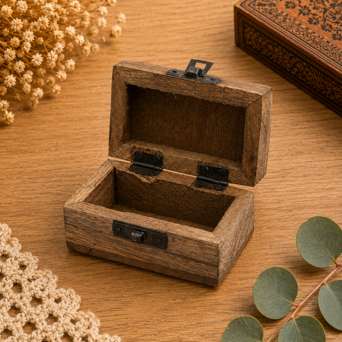 Mini coffret rituel en bois de manguier - Motifs slaves blanc délavé