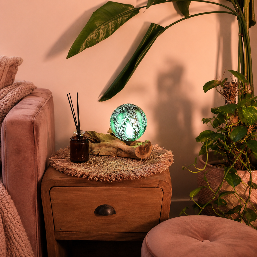 Lampe artisanale d'Indonésie lueur flottante, base en bois - Abat-jour craquelé émeraude