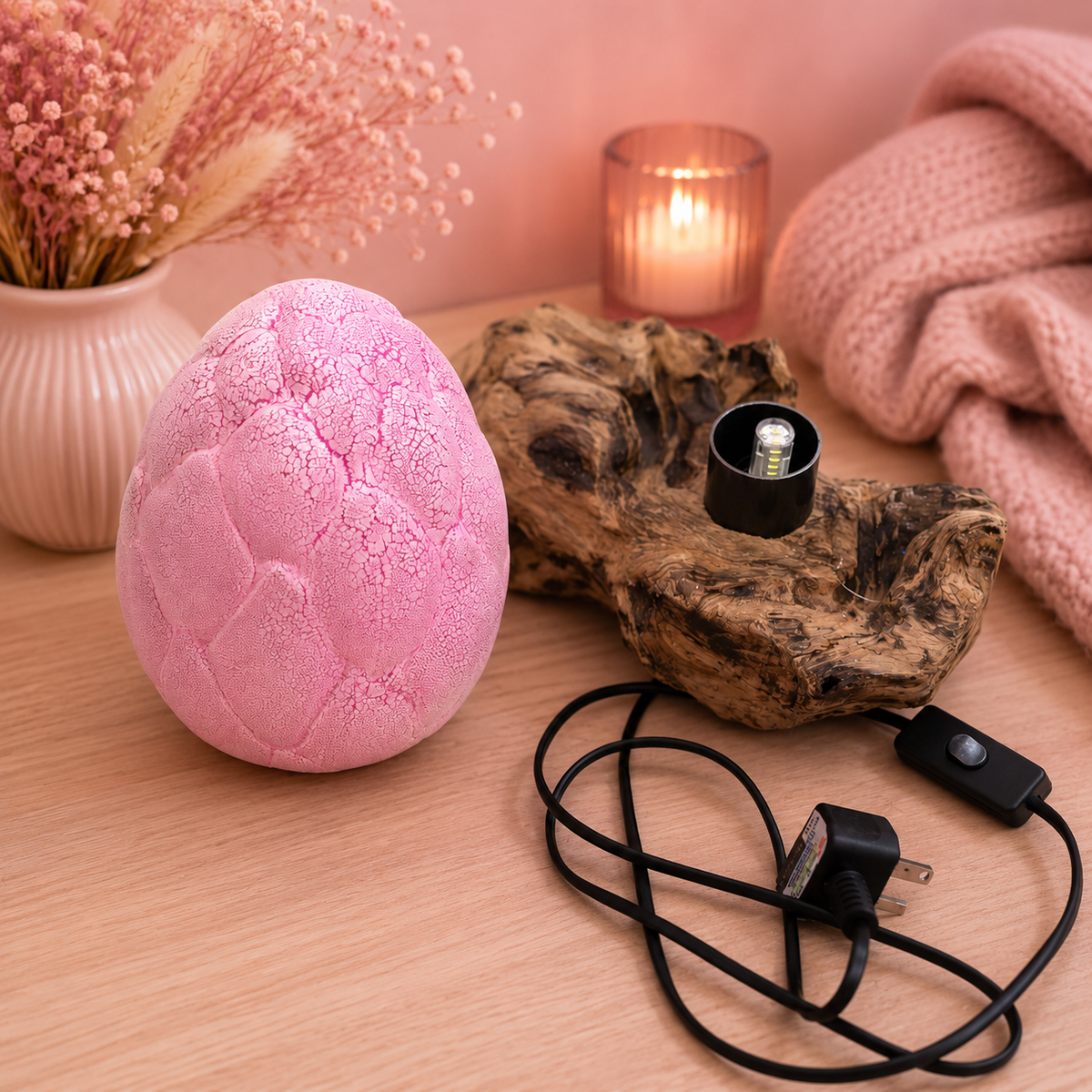 Lampe artisanale d'Indonésie lueur flottante, base en bois - Fleur de lotus craquelée