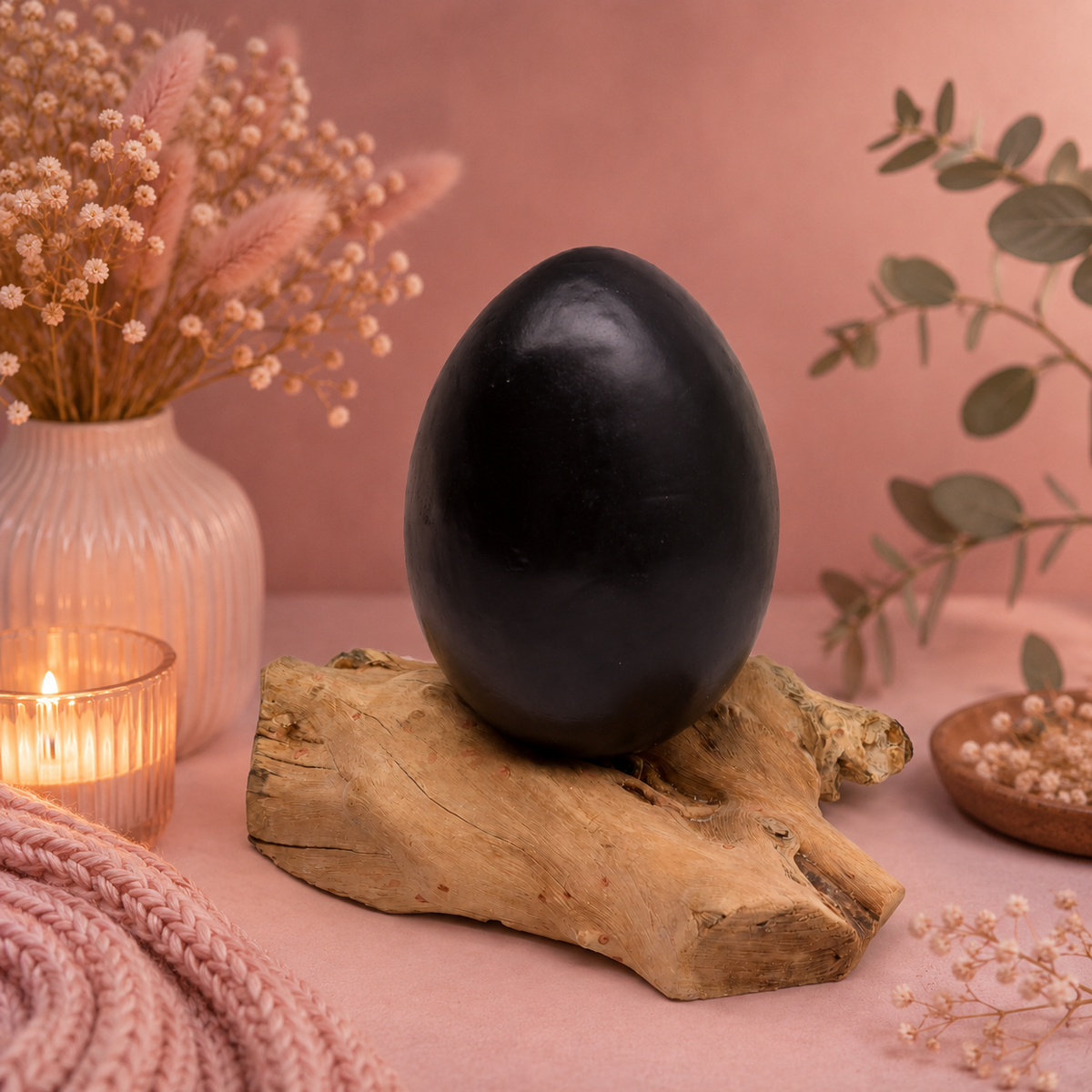 Lampe artisanale d'Indonésie lueur flottante, base en bois - Abat-jour Œuf de lave craquelé – Gris