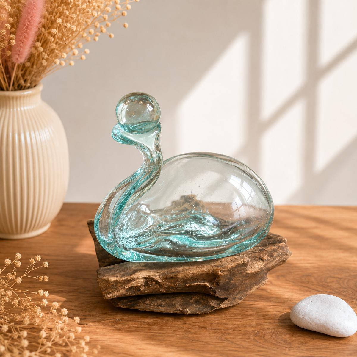 Carafe canard en verre fondu sur bois avec bouchon (100 g d'éclats d'aventurine verte & pierre de lune offerts)